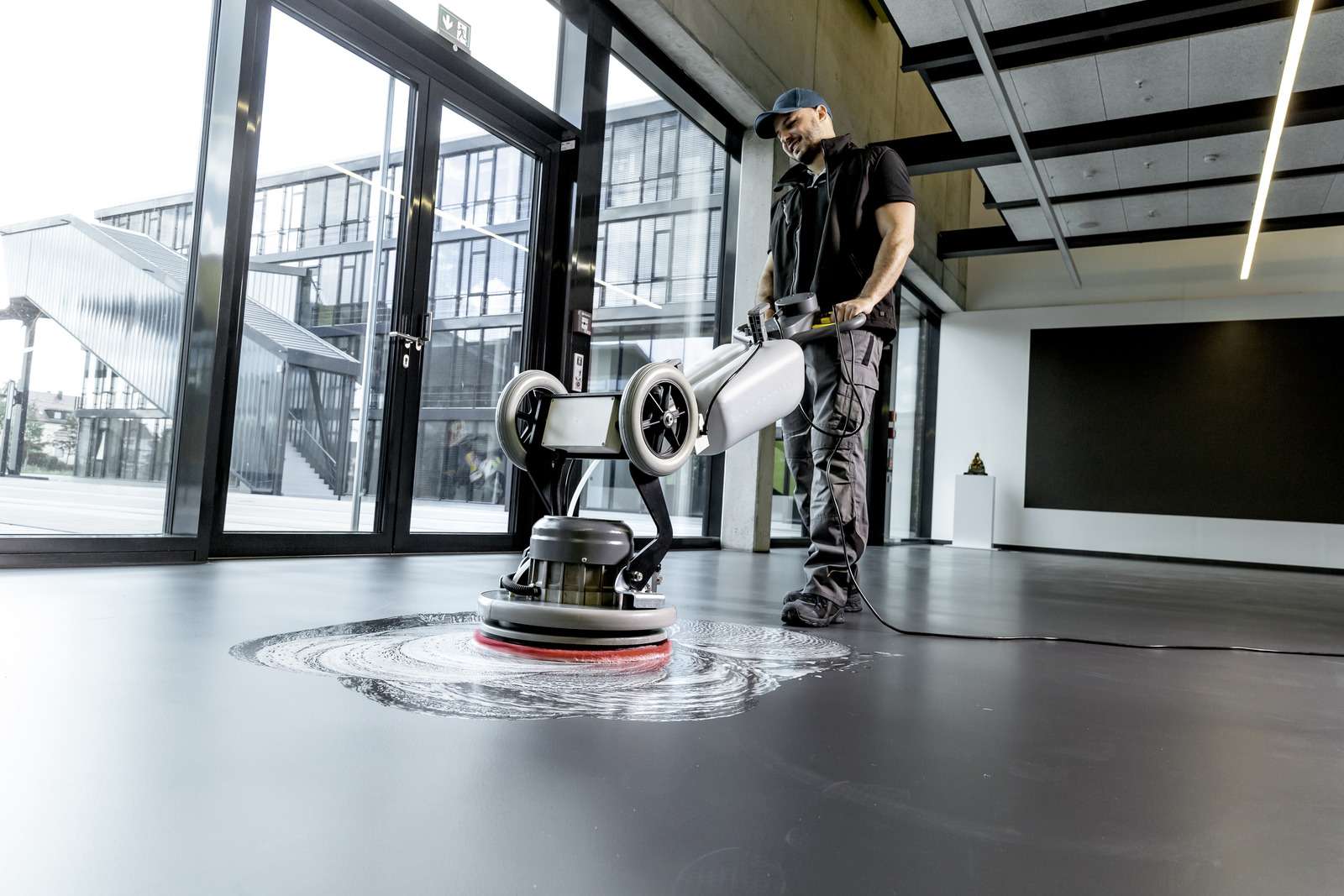 Lavasciuga pavimenti monospazzola BDS 43/ Orbital C Karcher
